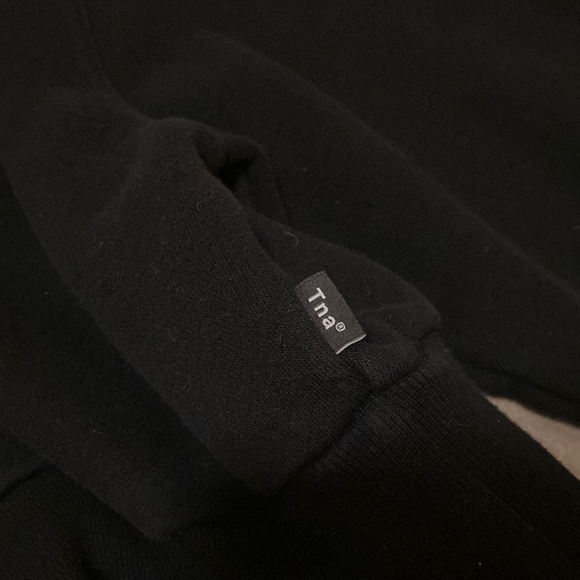 aritzia black quarter zip - Picture 4 of 4
